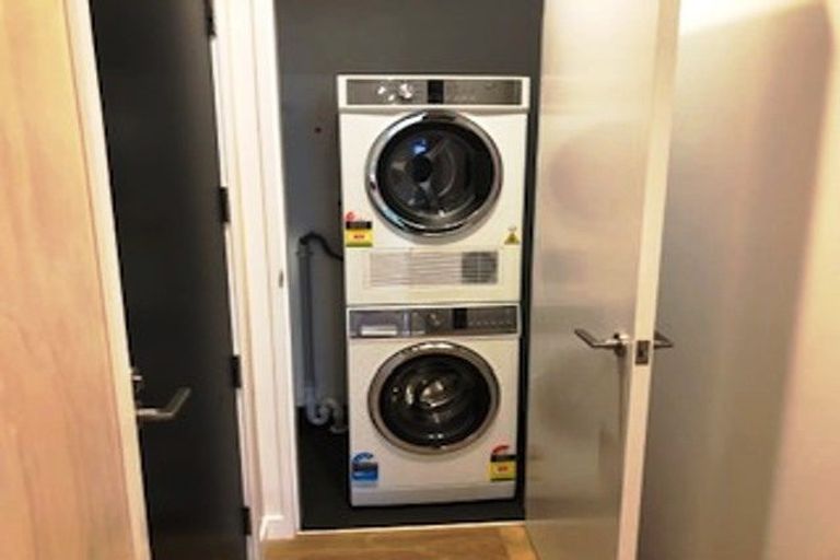 Photo of property in 2/165 Hobsonville Point Road, Hobsonville, Auckland, 0616