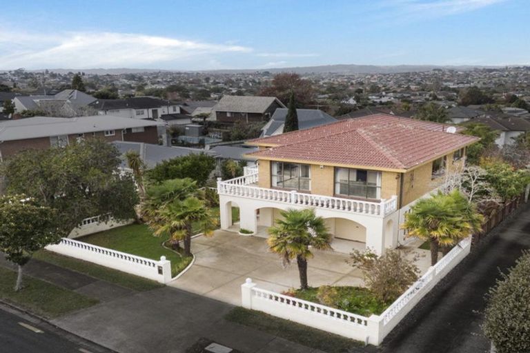 Photo of property in 44 Bradbury Road, Botany Downs, Auckland, 2010