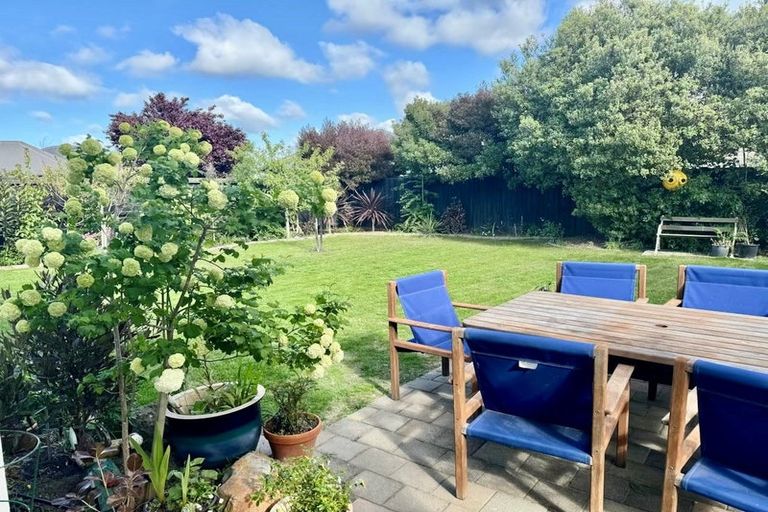 Photo of property in 20 Linkwater Way, Parklands, Christchurch, 8083