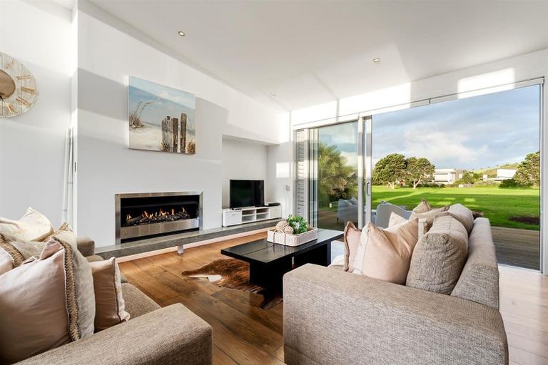 Photo of property in 39 Paraoa Crescent, Omaha, 0986