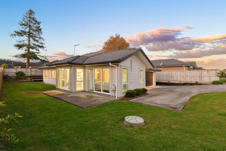 Photo of property in 12 Lockyer Road, Kumeu, 0810