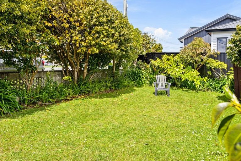 Photo of property in 2/56 Te Atatu Road, Te Atatu South, Auckland, 0610