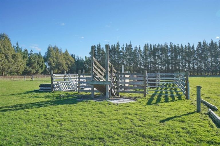 Photo of property in 237 School Road, West Eyreton, Rangiora, 7475
