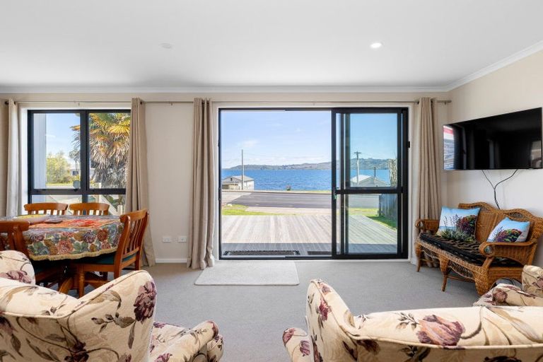 Photo of property in 1/202 Lake Terrace, Waipahihi, Taupo, 3330