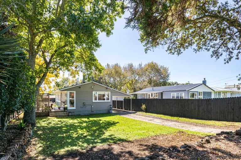 Photo of property in 33 Muir Avenue, Mangere Bridge, Auckland, 2022