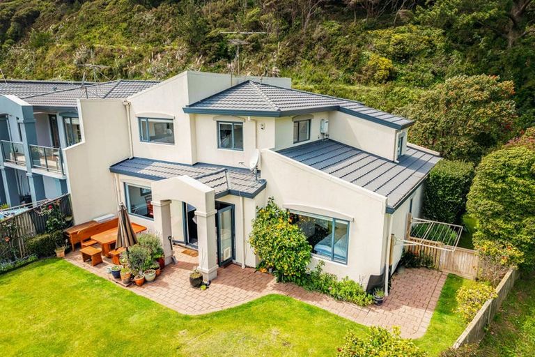 Photo of property in 8 Paremata Drive, Paremata, Porirua, 5024