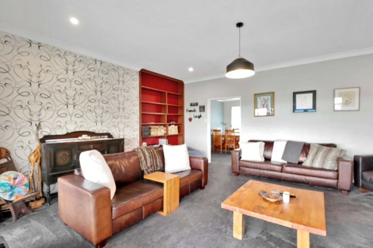 Photo of property in 92 Stewart Drive, Newlands, Wellington, 6037