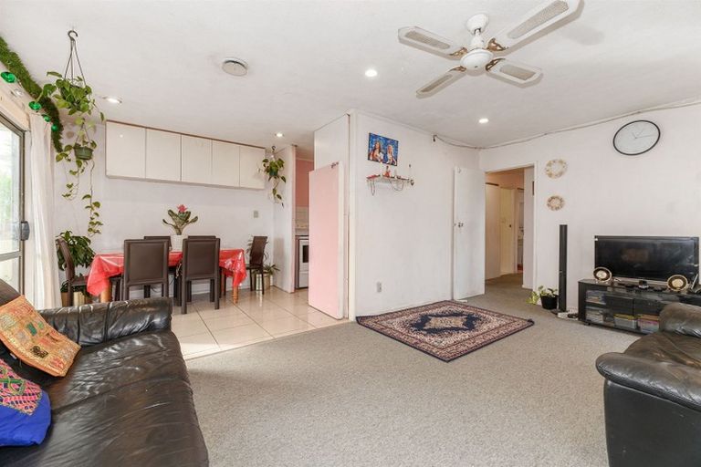 Photo of property in 2/48 Lavelle Road, Henderson, Auckland, 0612