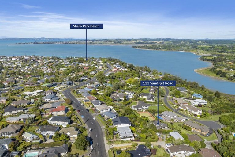 Photo of property in 133 Sandspit Road, Shelly Park, Auckland, 2014