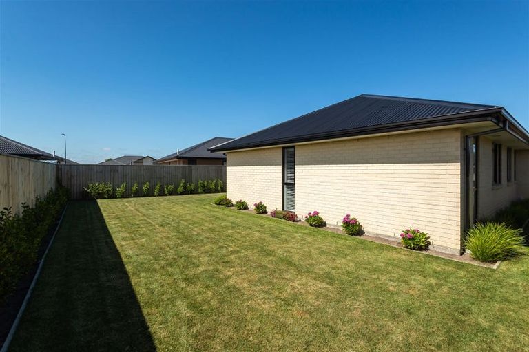 Photo of property in 21 Allied Road, Halswell, 8025