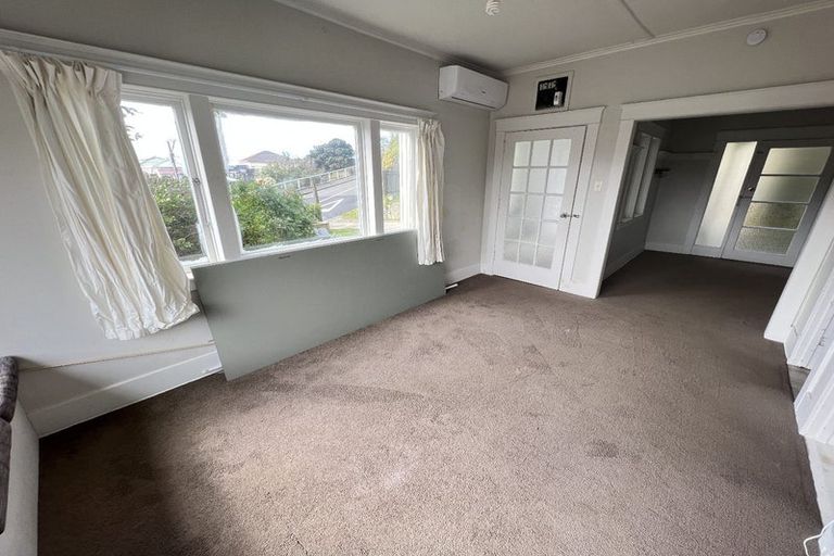 Photo of property in 2 Milne Terrace, Island Bay, Wellington, 6023