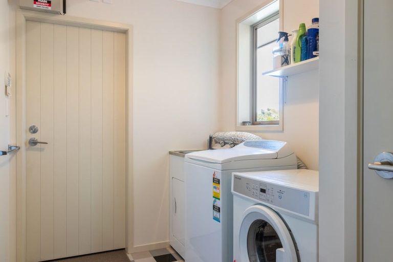 Photo of property in 33 Ketemaringi Way, Manakau, Levin, 5573