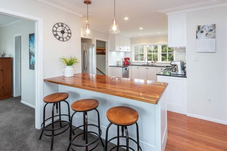 Photo of property in 24 Cheriton Road, Mellons Bay, Auckland, 2014