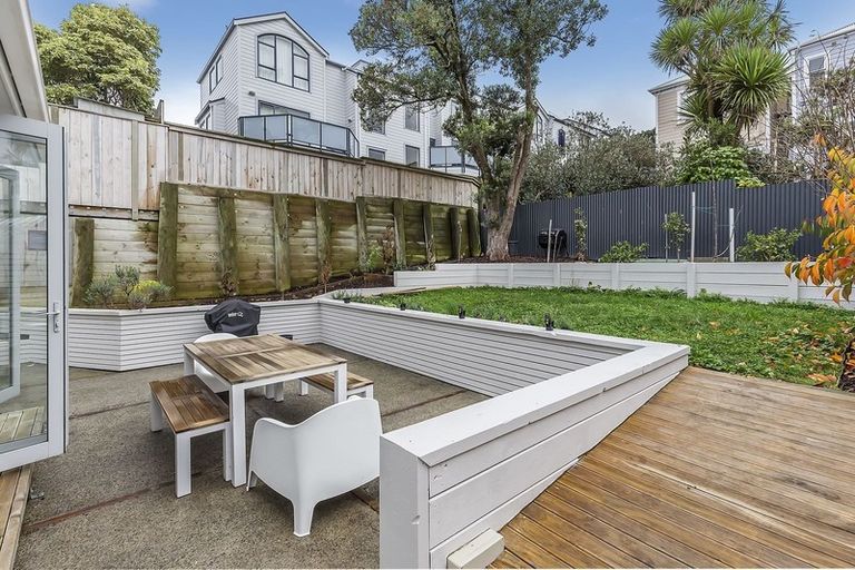 Photo of property in 23 Porritt Avenue, Mount Victoria, Wellington, 6011