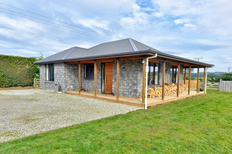 Photo of property in 176 Seaward Road, Edendale, 9825