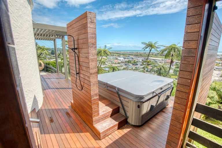 Photo of property in 41 Puketahi Street, Greymouth, 7805