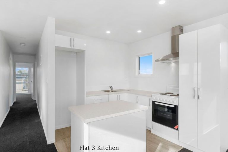 Photo of property in 3/4313 Great North Road, Glendene, Auckland, 0602