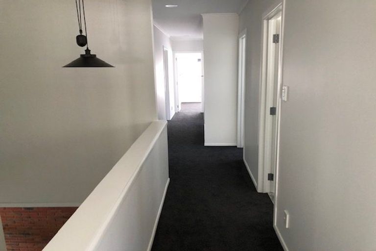 Photo of property in 82 Exmouth Road, Northcote, Auckland, 0627