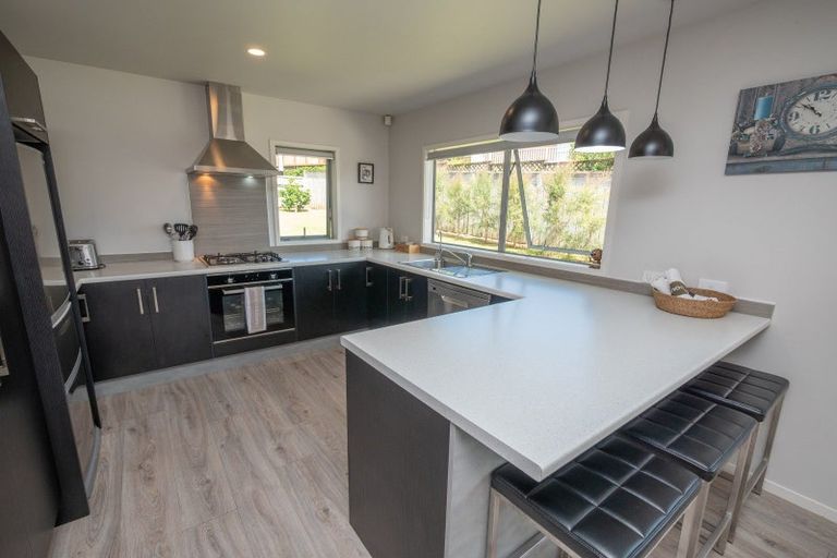 Photo of property in 14 Protea Drive, Cable Bay, 0420