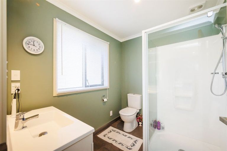 Photo of property in 14 Atlantic Drive, Fitzherbert, Palmerston North, 4410