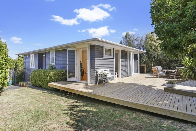 Photo of property in 4 Kapuka Road, Mangere Bridge, Auckland, 2022