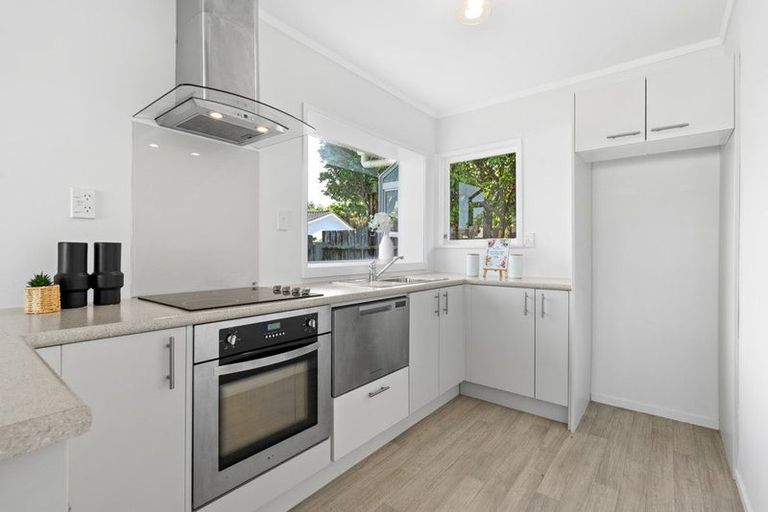 Photo of property in 3/5 Empire Road, Orewa, 0931