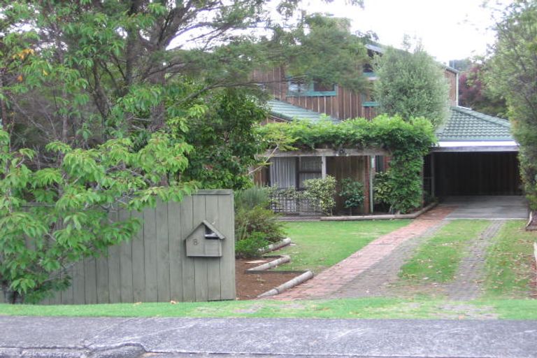 Photo of property in 8 Harrybrook Road, Green Bay, Auckland, 0604