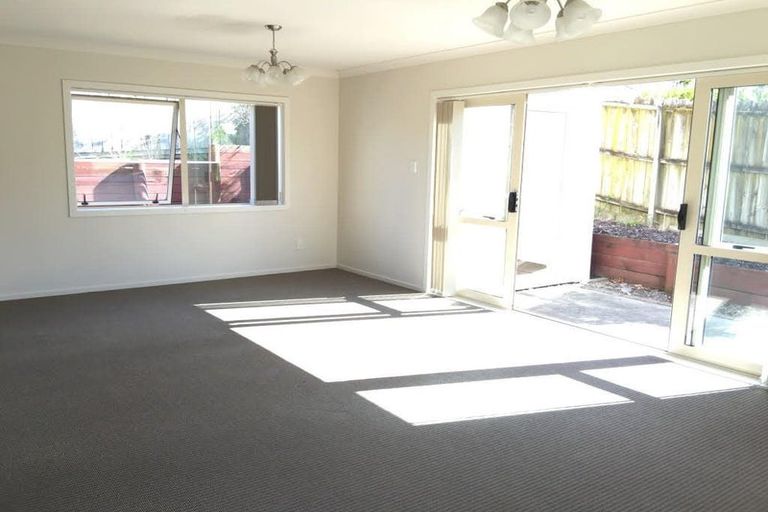 Photo of property in 76 Hugh Green Drive, Pinehill, Auckland, 0632