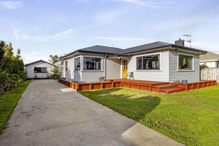 Photo of property in 112 Glover Road, Hawera, 4610