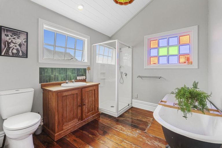 Photo of property in 18 Morley Street, New Plymouth, 4310