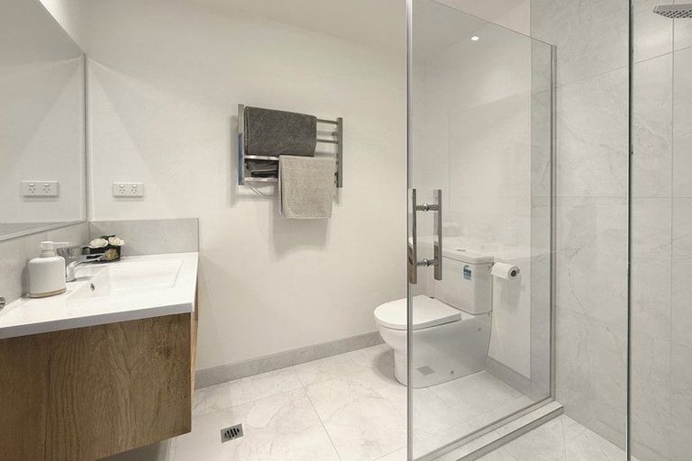 Photo of property in 5/17 Rewarewa Road, Te Atatu Peninsula, Auckland, 0610