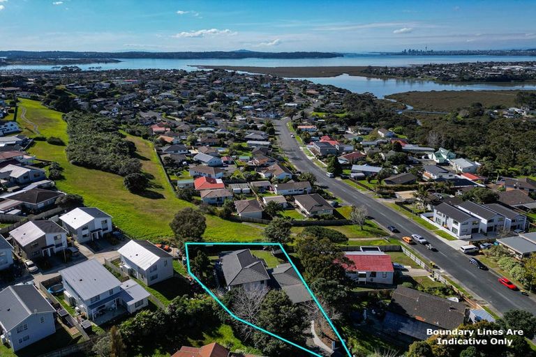 Photo of property in 44 West Harbour Drive, West Harbour, Auckland, 0618