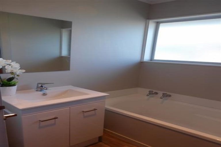 Photo of property in 60 Denise Crescent, Hornby, Christchurch, 8042