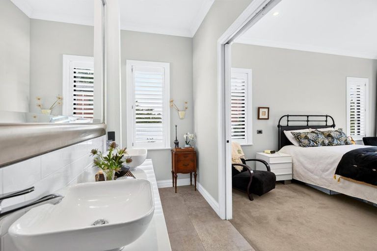 Photo of property in 80 Station Road, Kumeu, 0891