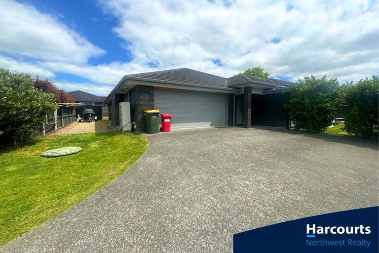 Photo of property in 6 Walnut Road, Riverhead, 0820