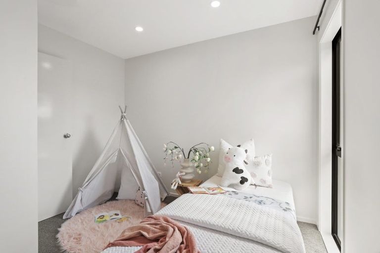 Photo of property in 115 Tirimoana Road, Te Atatu South, Auckland, 0602