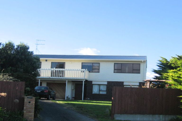 Photo of property in 32 Olive Terrace, Paraparaumu Beach, Paraparaumu, 5032