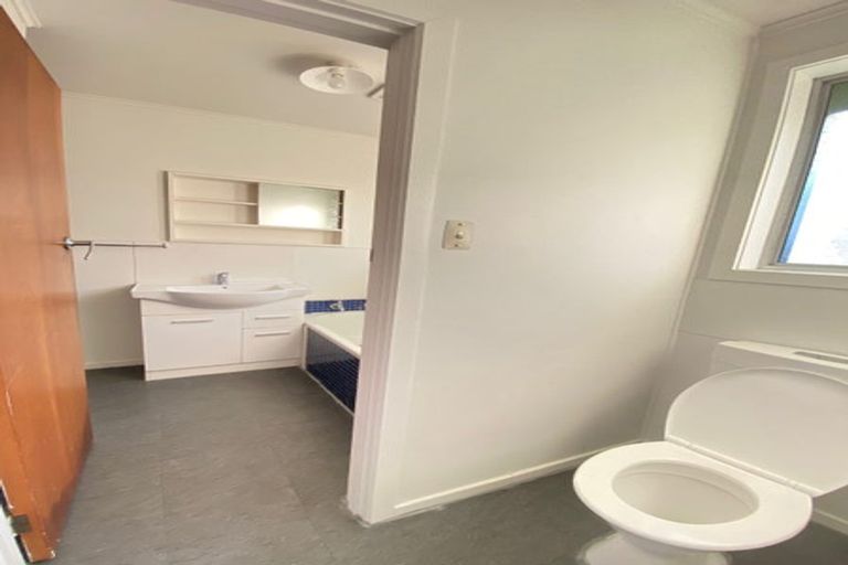 Photo of property in 10 Datura Place, Sunnynook, Auckland, 0620