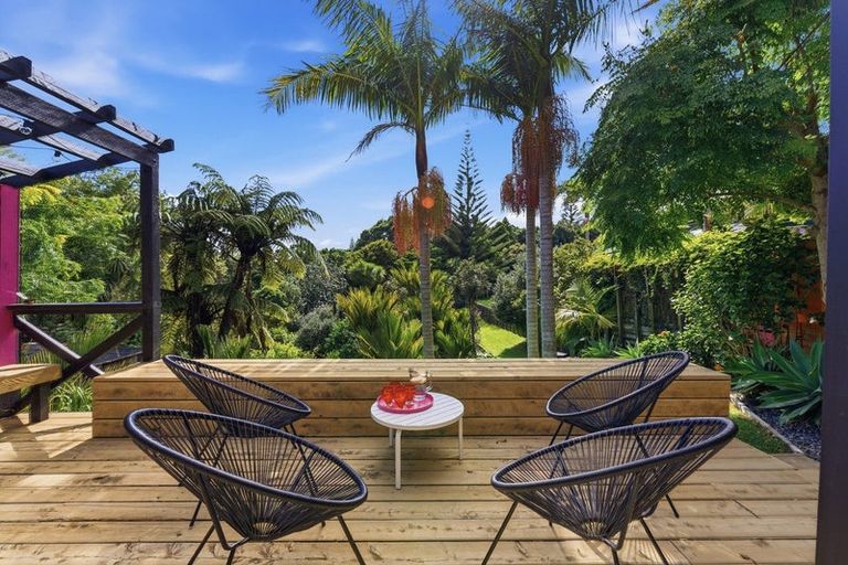 Photo of property in 37 Wairau Road, Oakura, 4314