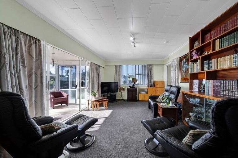 Photo of property in 124 Pioneer Road, Moturoa, New Plymouth, 4310