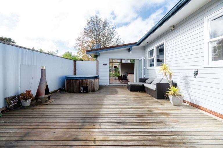 Photo of property in 61 La Rosa Street, Green Bay, Auckland, 0604