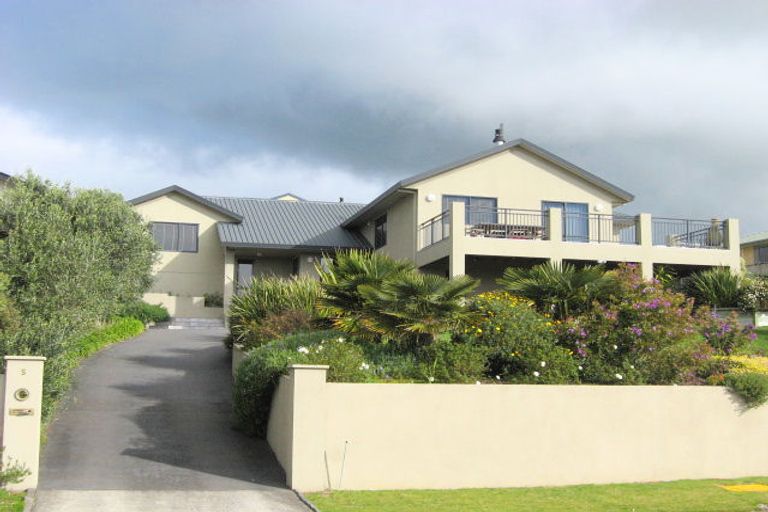 Photo of property in 5 Whalers Rise, Whalers Gate, New Plymouth, 4310