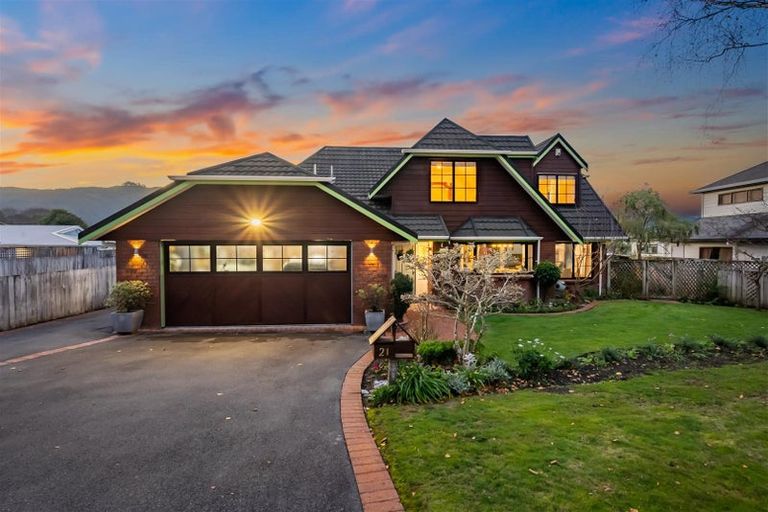 Photo of property in 21 Marlborough Street, Silverstream, Upper Hutt, 5019