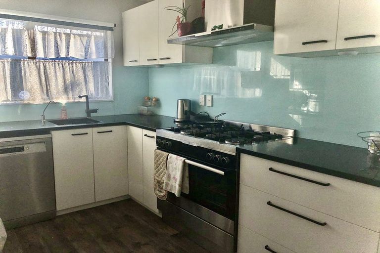 Photo of property in 2/17 Mcdougall Street, Manurewa East, Auckland, 2102