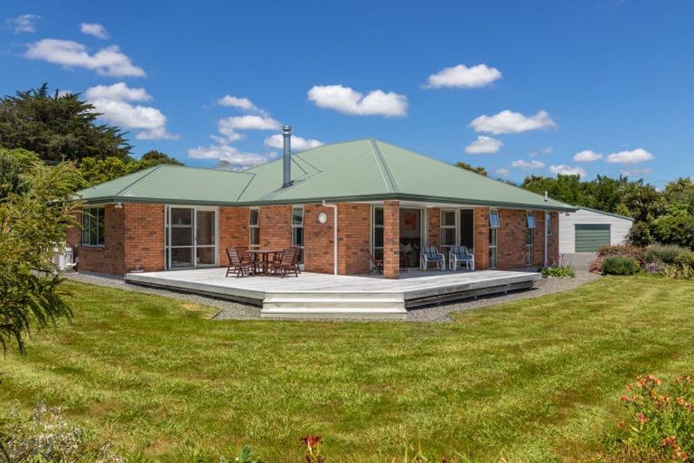 Photo of property in 33 Ketemaringi Way, Manakau, Levin, 5573