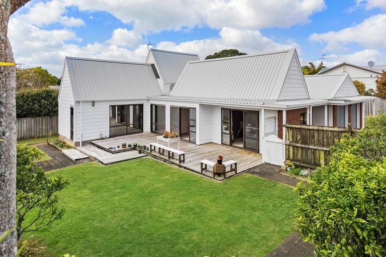 Photo of property in 6 Fairfax Avenue, Northcote, Auckland, 0627