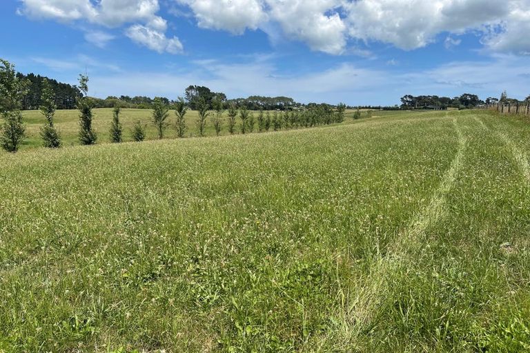 Photo of property in 15 Codlin Road, Waiuku, 2683