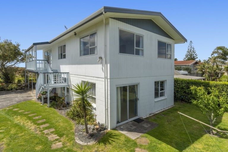 Photo of property in 696 Papamoa Beach Road, Papamoa Beach, Papamoa, 3118