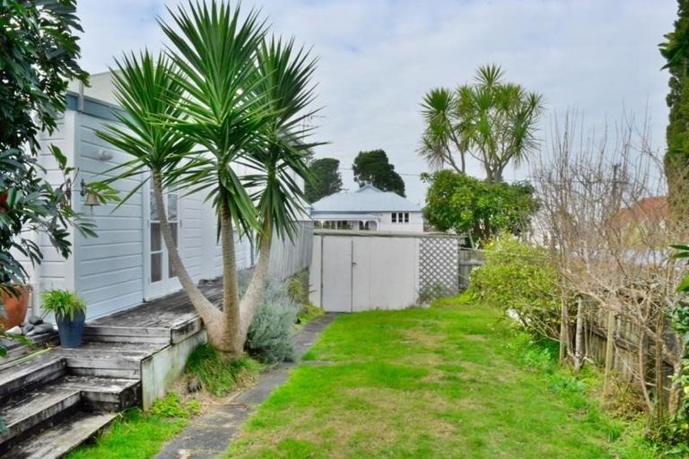 Photo of property in 1/46 Palmerston Road, Birkenhead, Auckland, 0626