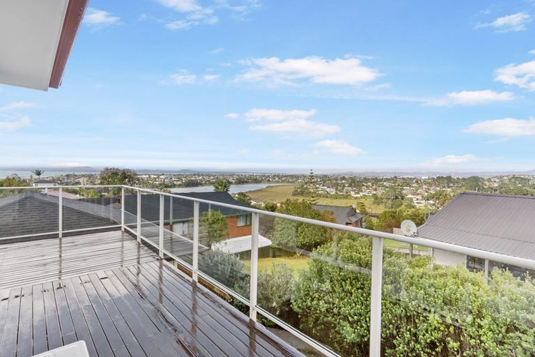 Photo of property in 4 Worthington Place, West Harbour, Auckland, 0618